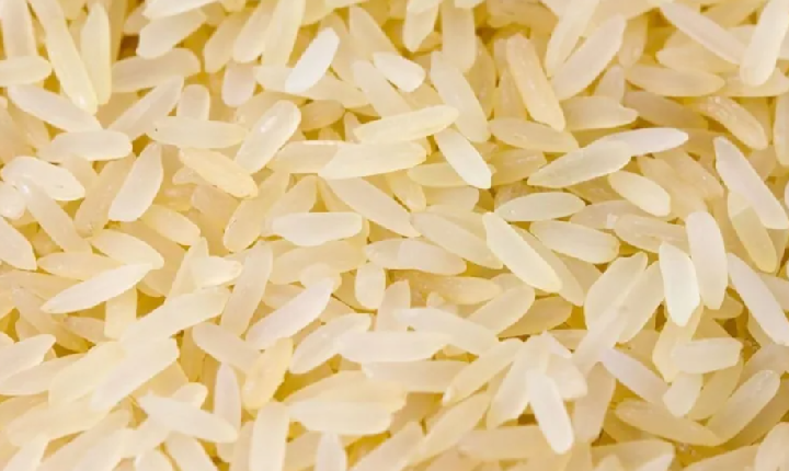 Golpe do arroz: fiscais apreendem 18,7 toneladas de arroz que enganava consumidor