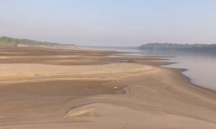 Seca afeta rio Jaru e em alguns trechos é possível atravessar a pé