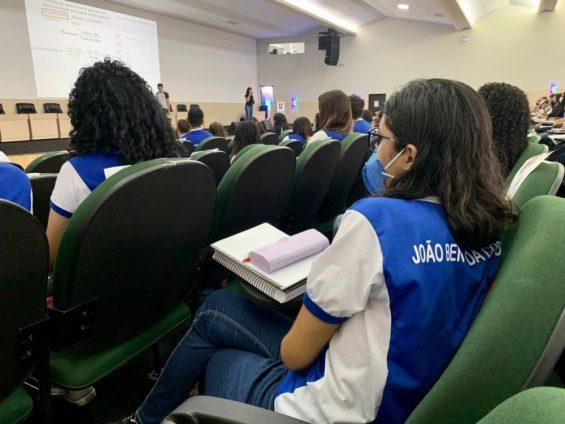 Alunos da Rede Pública Estadual obtêm resultados positivos no Enem; plataformas têm reforçado aprendizado