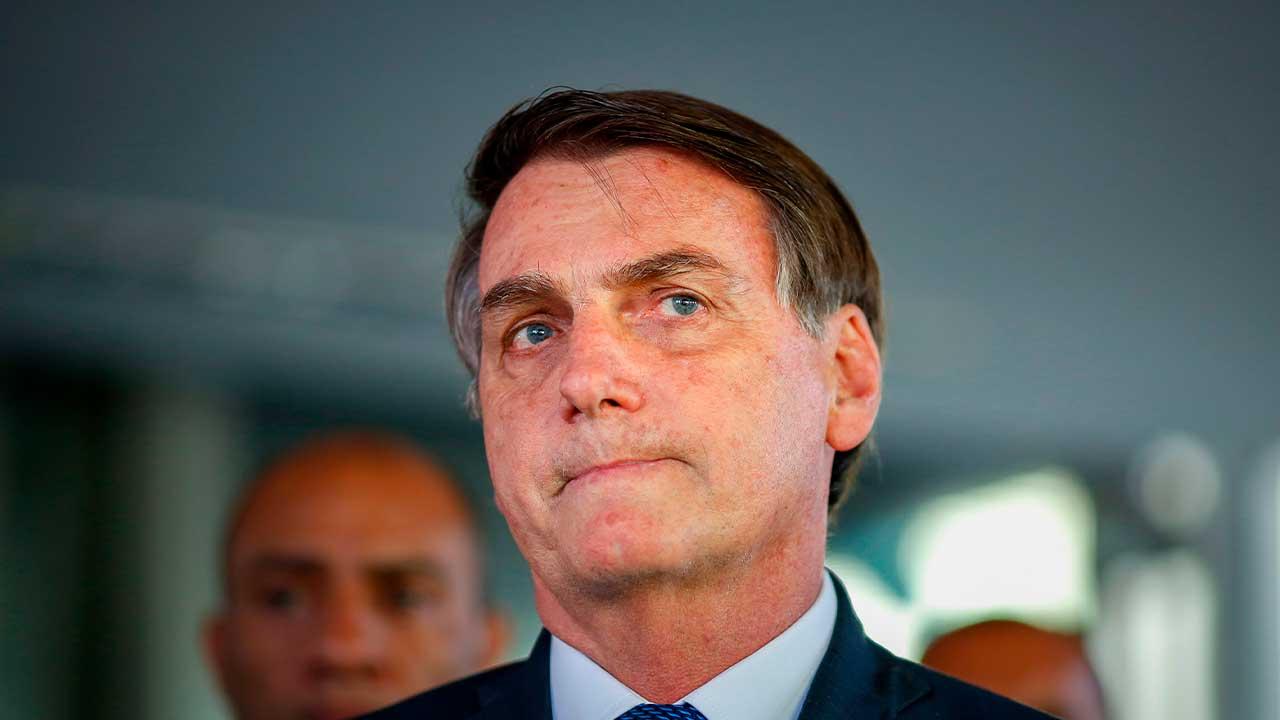 Cartão de vacinação de Bolsonaro deve ser publicado até esta sexta-feira