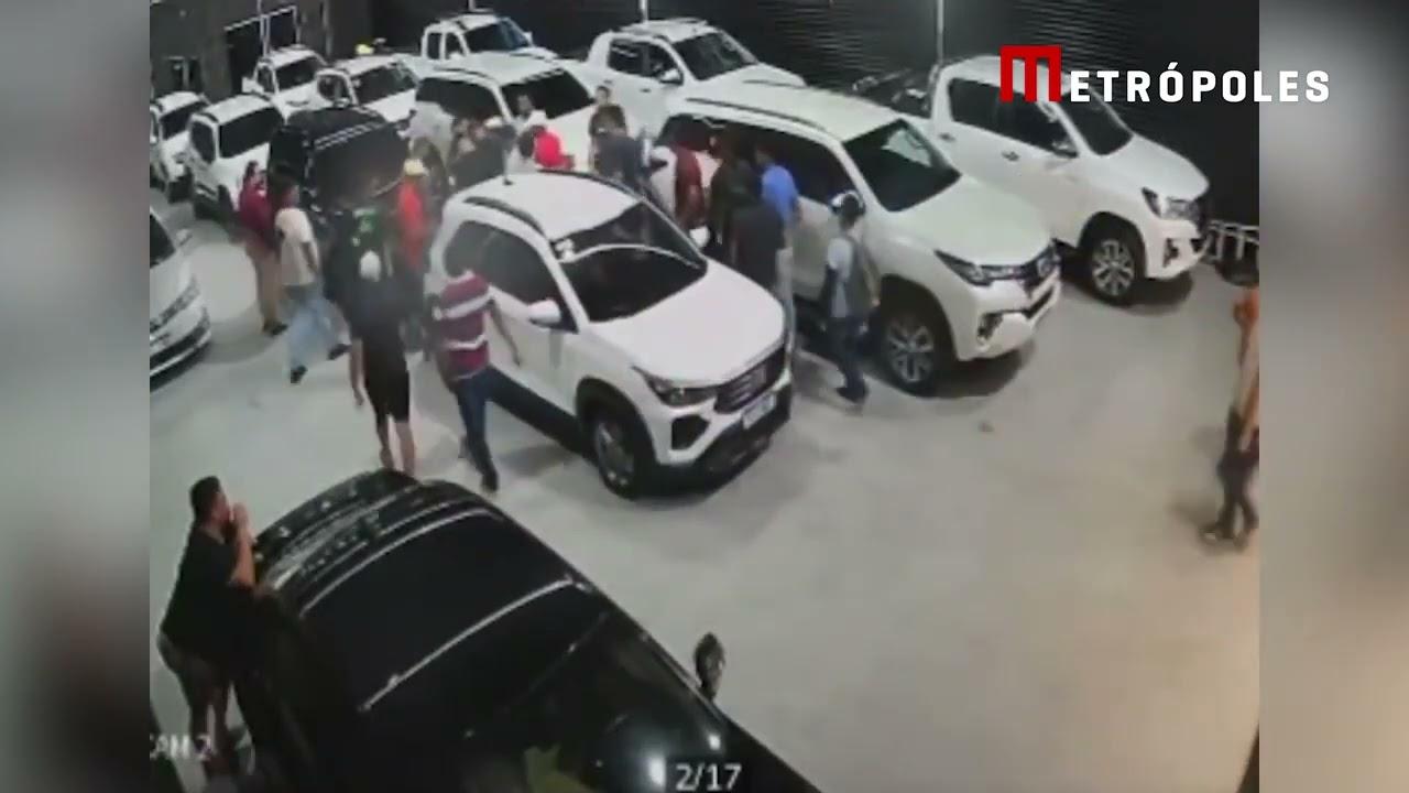 Em Fortaleza, grupo invade concessionária e rouba 13 carros