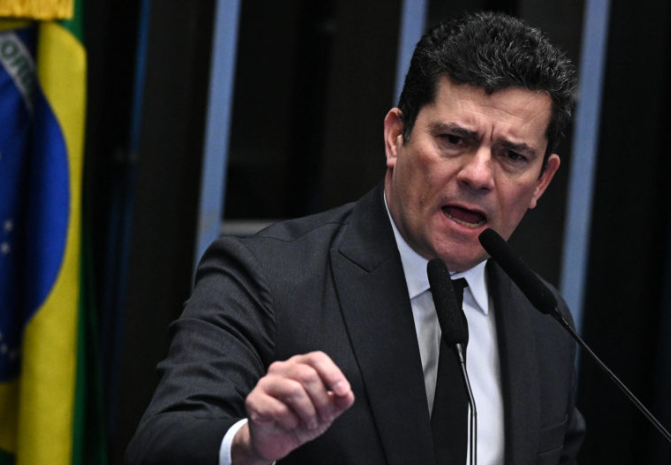 Moro sobe o tom: “Se acontecer algo com minha família, responsabilidade é do presidente”