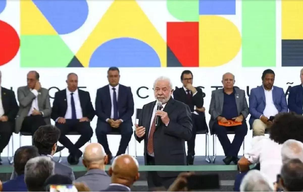 Lula pode definir o valor do salário mínimo para 2024, 2025 e 2026 e valor choca os brasileiros