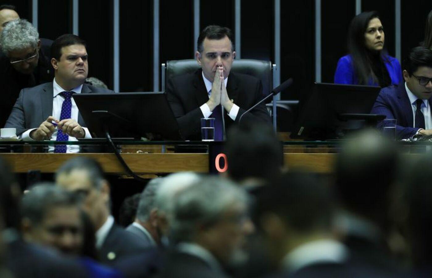 Piso da enfermagem: Congresso aprova projeto que garante pagamento