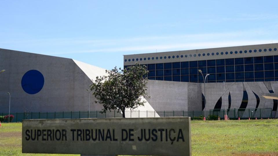 STJ decide que salário pode ser penhorado para quitar dívidas