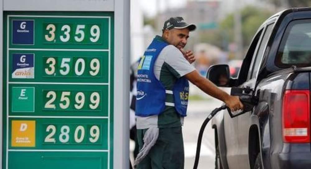 Etanol e gasolina ficam mais caros nos postos; preço do diesel cai