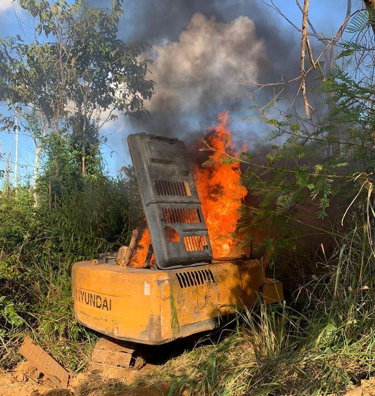 Operação destrói maquinários usados no garimpo ilegal dentro de reserva indígena em RO; FOTOS