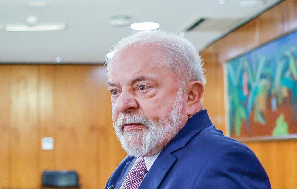 Tentando reanimar economia, Lula antecipa 13º salário do INSS