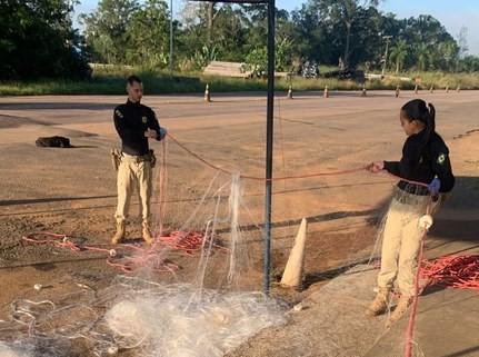 VÍDEO: polícia descobre droga 'diluída' em rede de pesca em Porto Velho