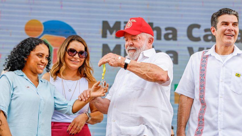 Lula defende que todos tenham pouco dinheiro: “Progresso”