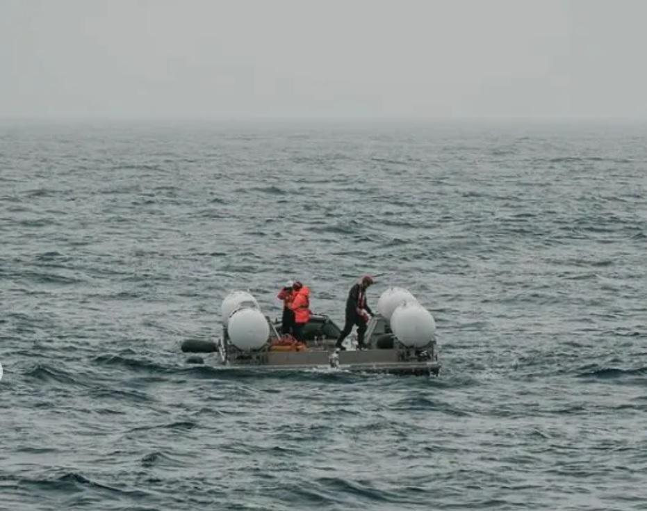 Tempo estimado de oxigênio em submarino chega ao fim