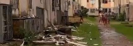 temporal quebra janelas de apartamentos, derruba muro e destelha casas em Porto Velho