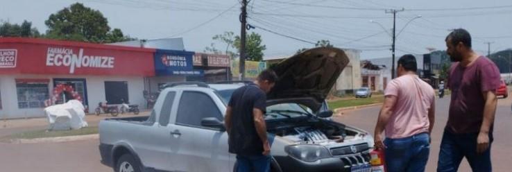 Carro tem princípio de incêndio no bairro Cidade Alta em Rolim de Moura