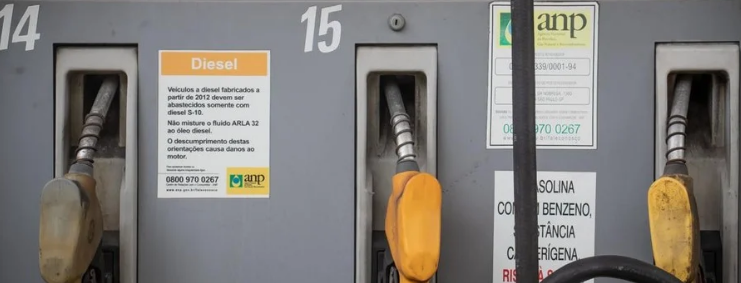 Petrobras anuncia redução de R$ 0,12 no litro da gasolina e aumento de R$ 0,25 do diesel