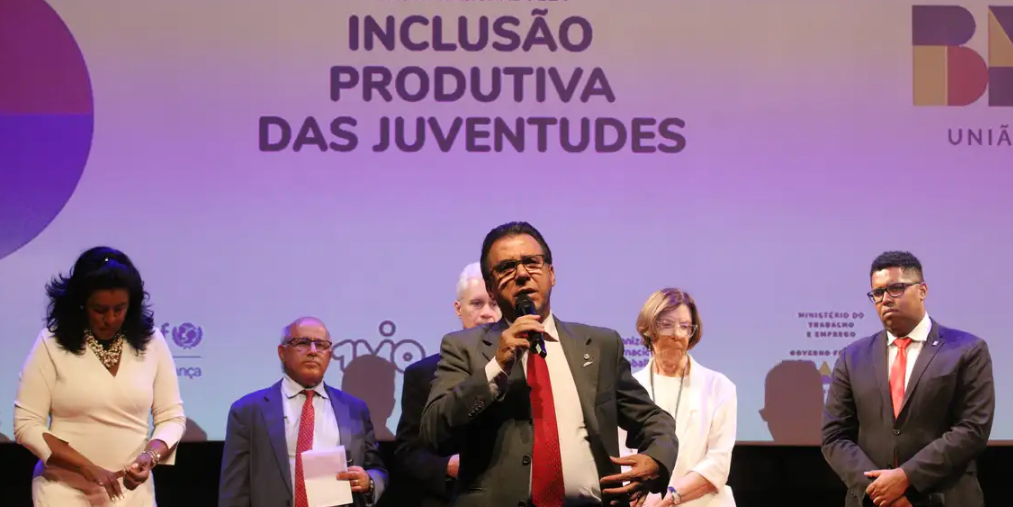 Ministro do Trabalho cobra empresas para melhorarem média salarial