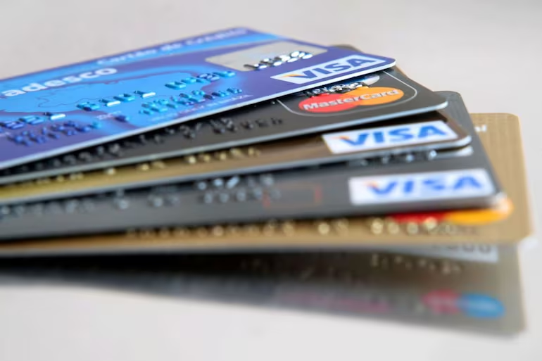 Dívida do rotativo do cartão de crédito poderá ser transferida; entenda a mudança