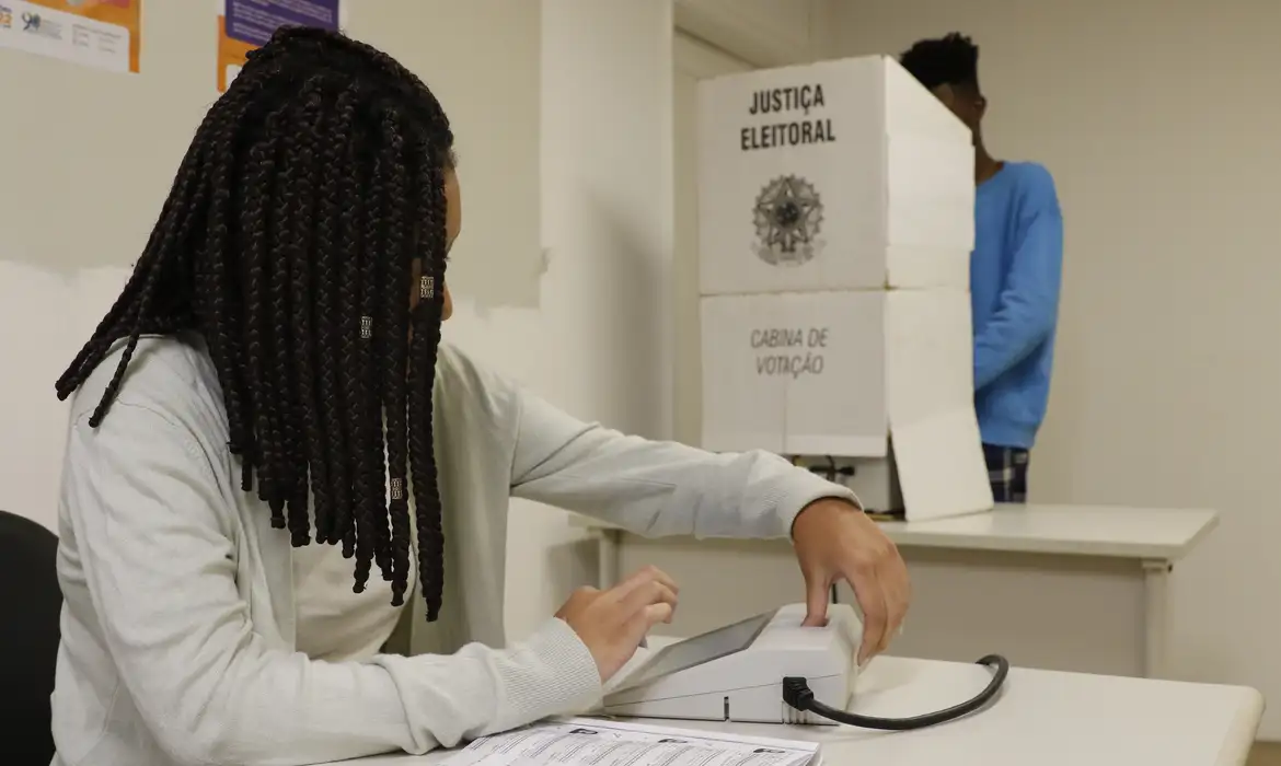 Mulheres são maioria do eleitorado brasileiro, diz TSE